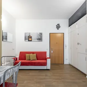 Lucky Flat, Un Momento Di Relax. , Milano Italia