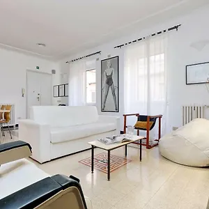 Clementina , Roma Italia